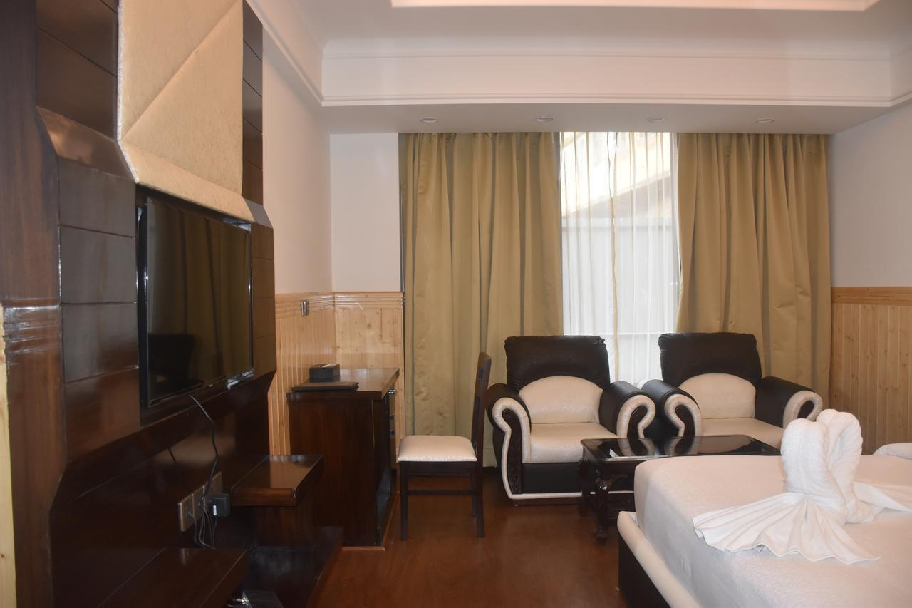 Hotel Dhroov Shimla Buitenkant foto
