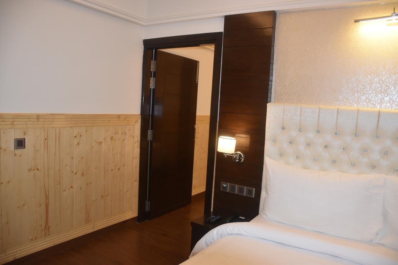 Hotel Dhroov Shimla Buitenkant foto